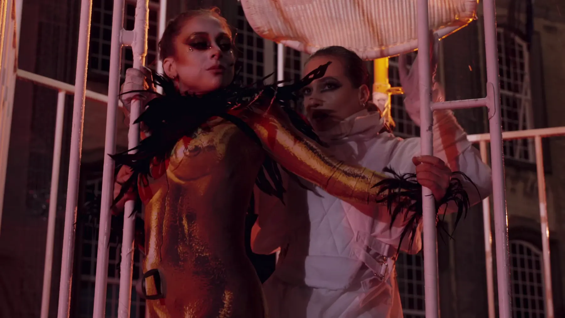 Cage Fantastique, Foto 21