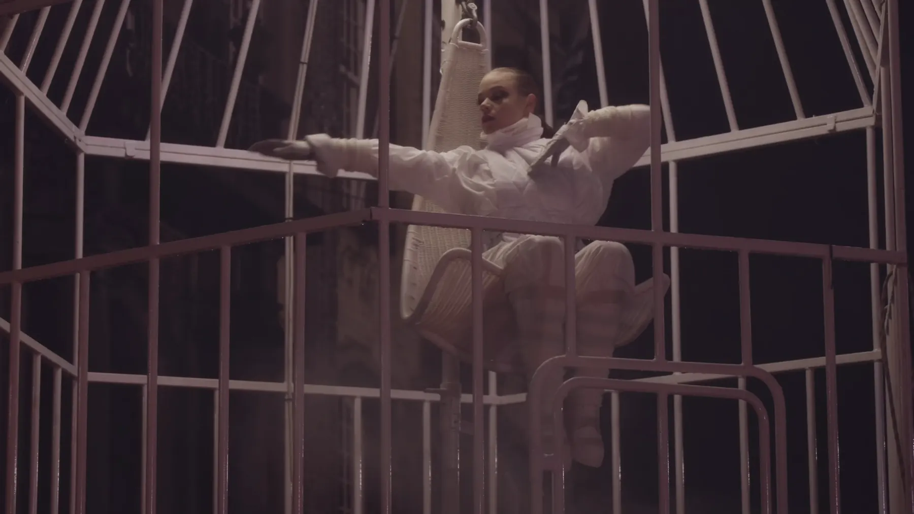 Cage Fantastique, Foto 22