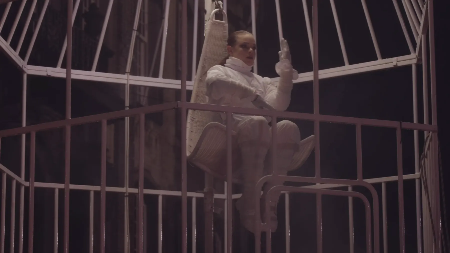 Cage Fantastique, Foto 23