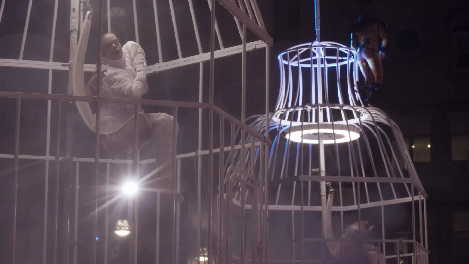 Cage Fantastique, Foto 37
